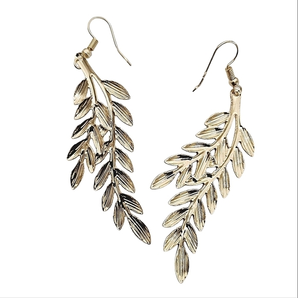Metal Gold tone leaf boho lightweight cute dangle tropical earrings 💖 2/$30 - Picture 4 of 9
